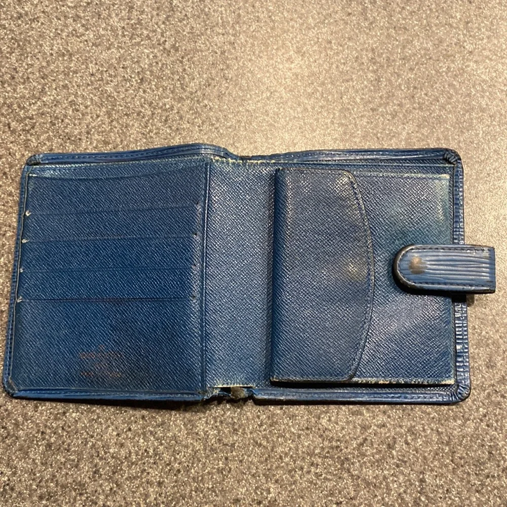 😍😍Authentic vintage Louis Vuitton bifold wallet